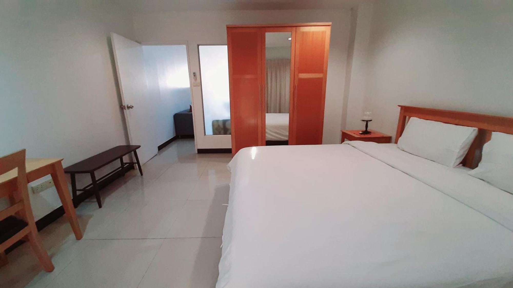 City Plaza Nana Hotel Bangkok Exterior foto